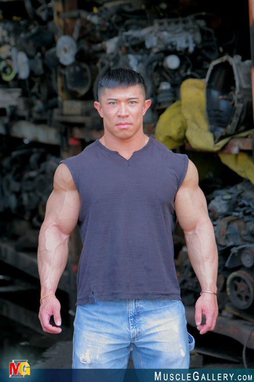 500px x 750px - Strong asian bodybuilder - Juicy Gay Porn Pics
